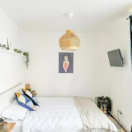Zen Studio - Edge Of Old Town With Free Private Parking-3